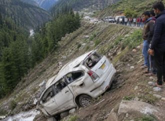 2 die as vehicle plunges into gorge near Pahalgam