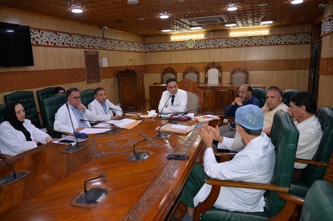 Director SKIMS reviews medical preparedness for Amarnath Yatra