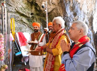 LG Sinha invites devotees to join Amarnath Yatra in large numbers
