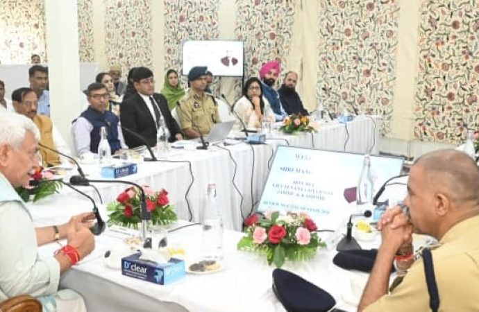LG Sinha reviews Amarnath Yatra preparations