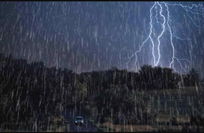 Rain, thunderstorms lash parts of Kashmir as weather office warns of fresh spell next week