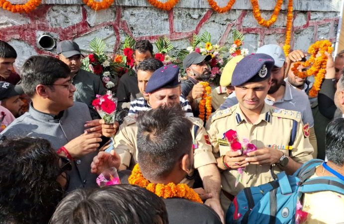 Amarnath Yatris arrive at Baltal base camp