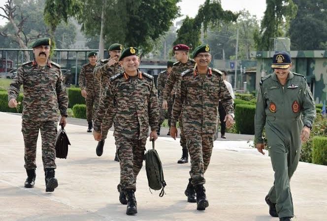 Army chief reviews LoC security during Kashmir visit