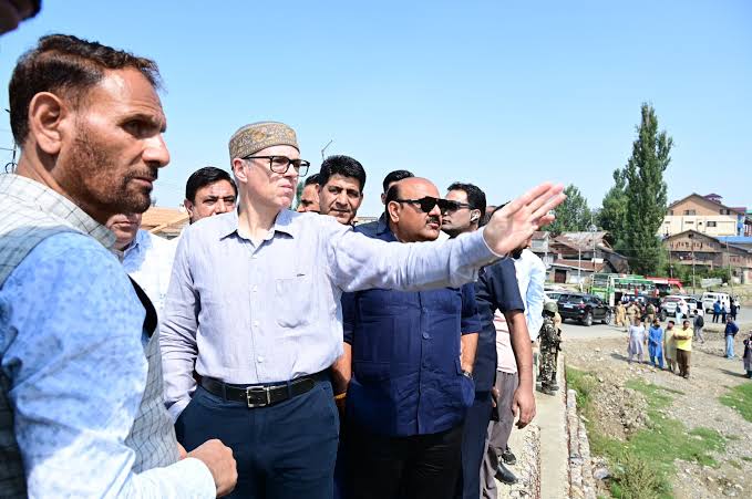 CM Omar visits flood zone