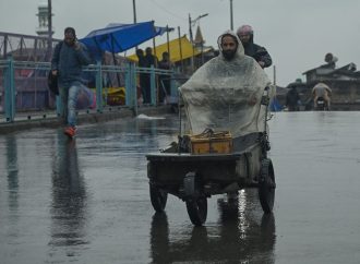 Cool spell sweeps Kashmir after rains, flood risks persist