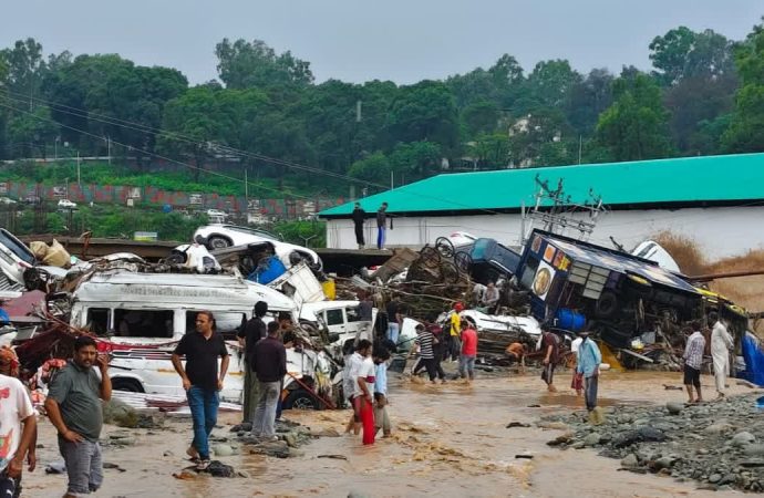 Flood threat grows across J&K, 17 dead in Pir Panjal