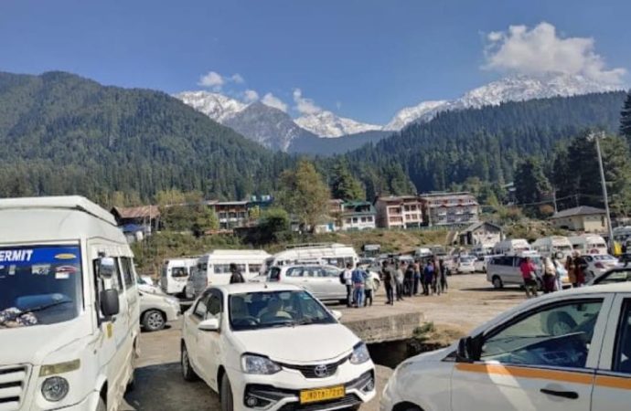 Gulmarg’s odd-even traffic plan sparks concern among tourism stakeholders