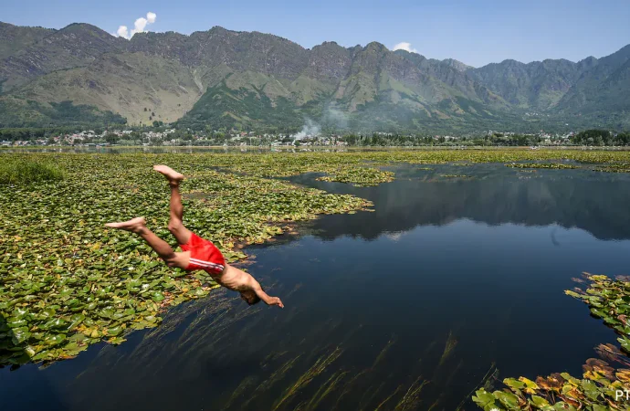 Heatwave grips Kashmir