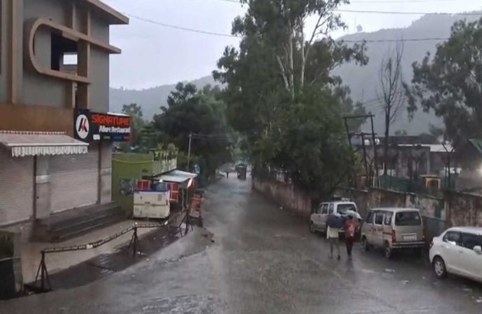 Heavy rain disrupts life in Rajouri, Reasi, Akhnoor
