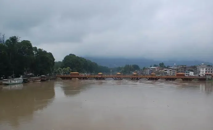 Heavy rain swells J&K rivers
