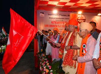 LG Sinha flags-off first batch of Amarnath Yatris
