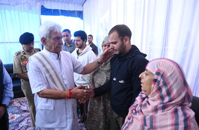 LG Sinha visits family of slain policeman