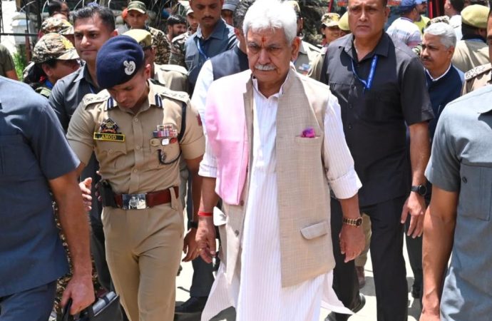 LG inspects Amarnath Yatra arrangements, warns against unregistered yatri rush