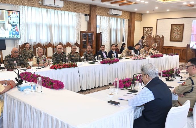 LG Sinha reviews Amarnath Yatra safety