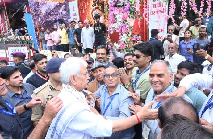 Amarnath Yatra giving J&K economy a lift: LG Sinha