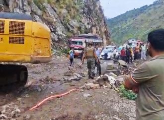 Flash flood cuts off key highway linking Doda, Kishtwar