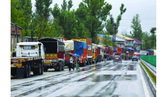 Srinagar-Jammu highway reopens after 3 days