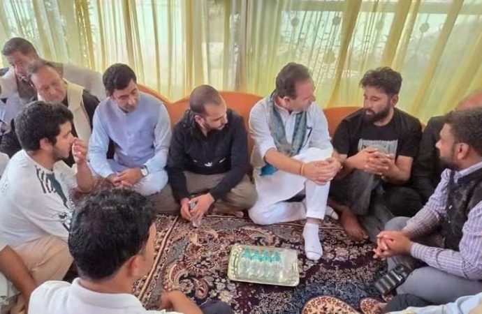 LOP visits slain policeman’s family, offers condolences
