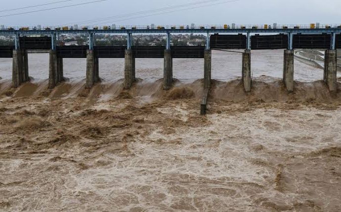 Tawi, Chenab rivers surge after heavy rain