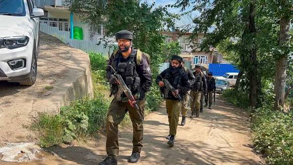 Top Lashkar commander killed in Shopian