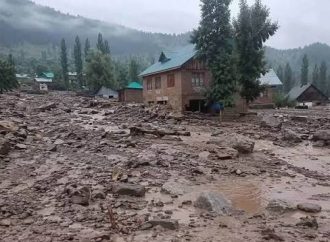 Cloudburst triggers flash floods in Bandipora