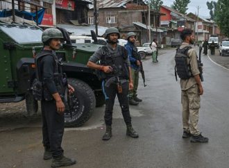 Kulgam manhunt intensifies