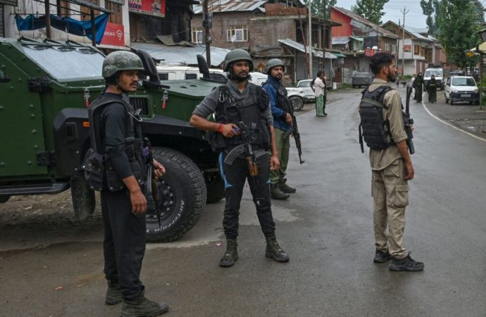 Kulgam manhunt intensifies